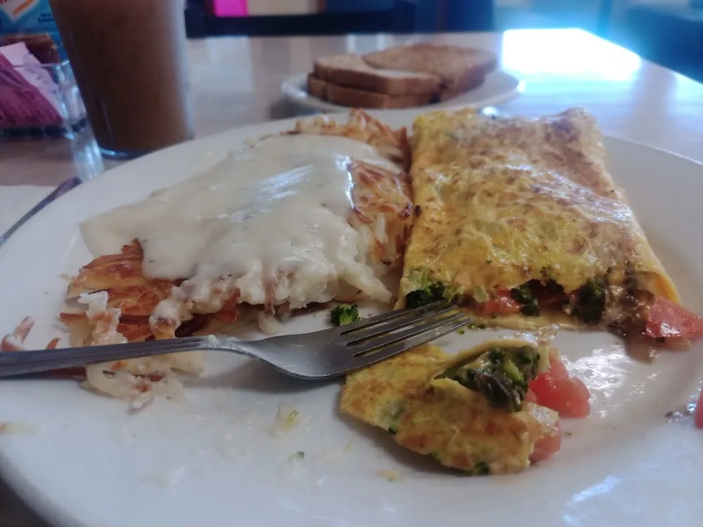 Veggie Omelet with Hash Browns